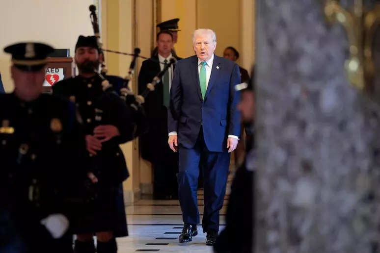 Crisi a Hormuz: Trump stringe l’asse con il Golfo, l’Europa resta a guardare e sceglie la via diplomatica